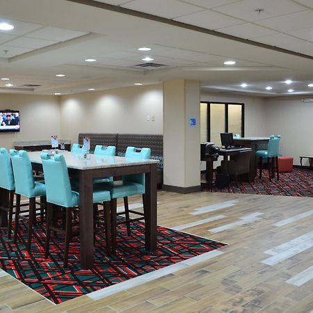Holiday Inn Express Madison Exteriér fotografie